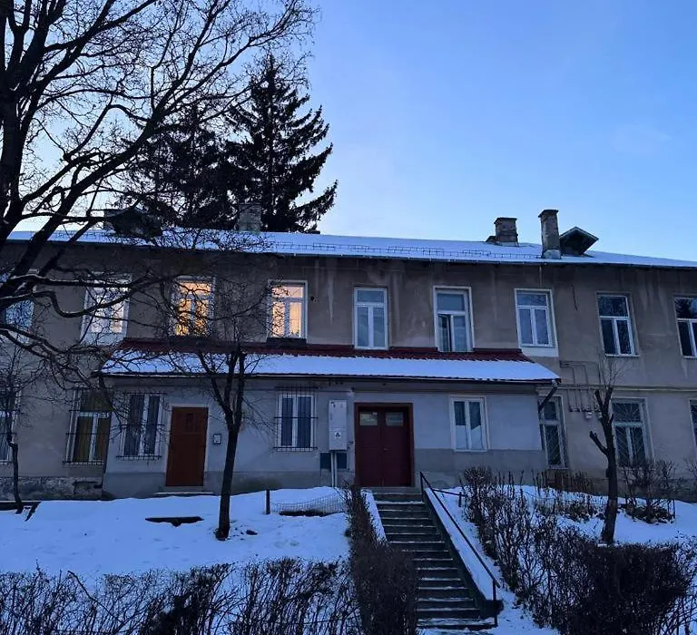 Lv Luxury Apart - One Minute Away From Train Station-1